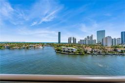 Picture of 19667 Turnberry Way # 8K, Aventura, FL 33180
