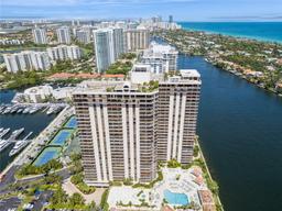 Picture of 19667 Turnberry Way # 8K, Aventura, FL 33180