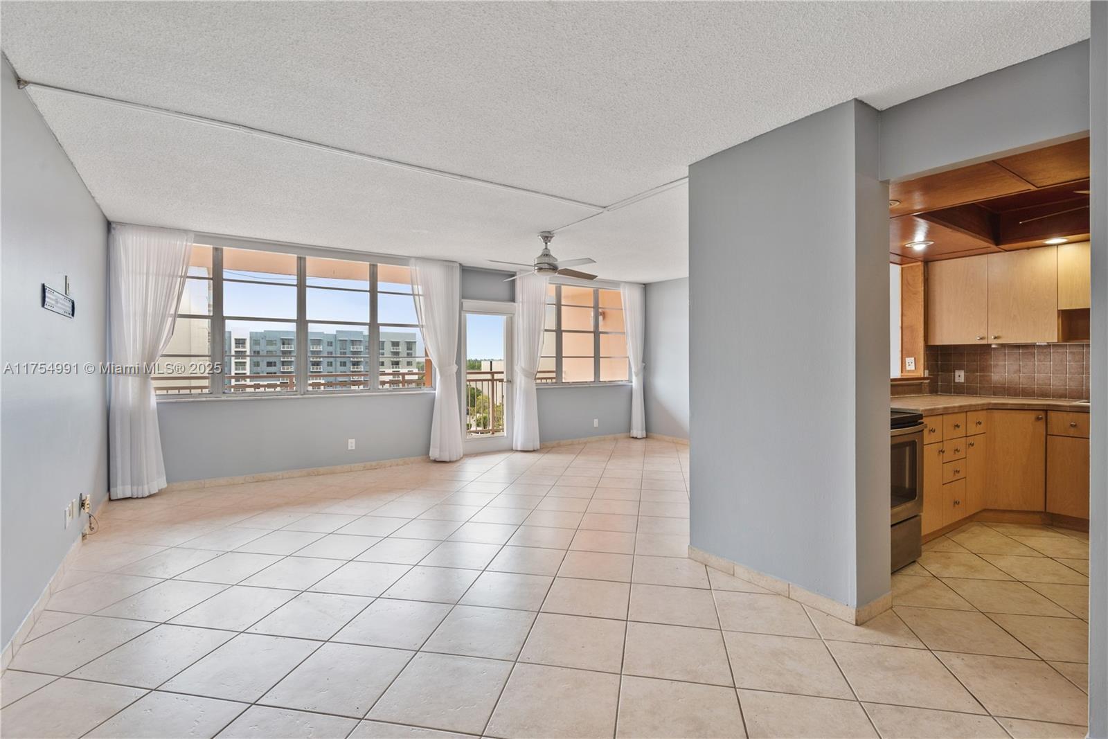 Picture of 2025 NE 164 St # 708, North Miami Beach, FL 33162