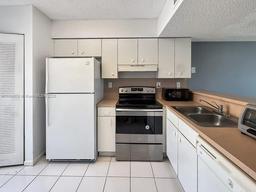 Picture of 174 Riviera Cir # 4, Weston, FL 33326