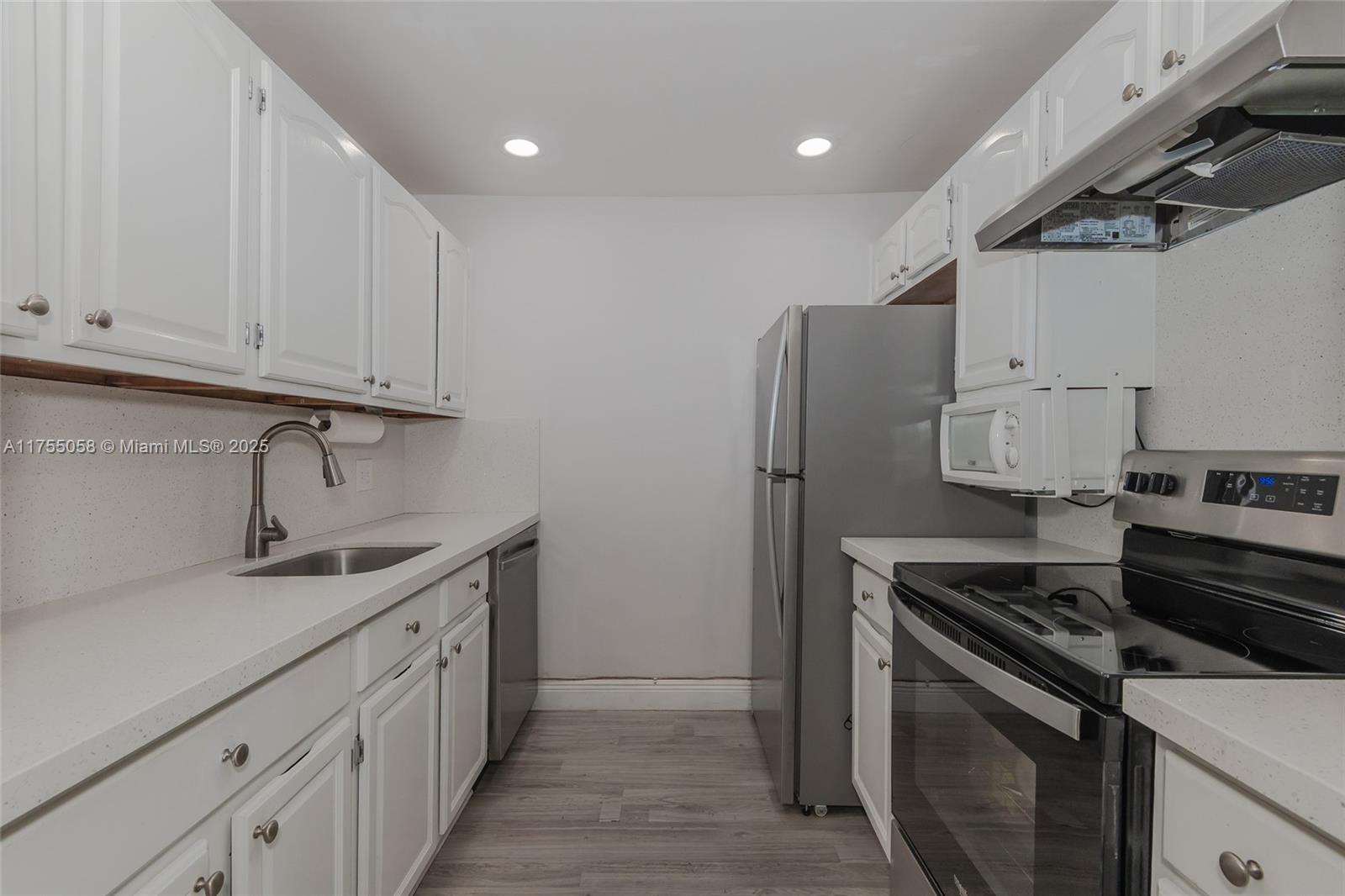 Picture of 300 SW 134Th Way # 203E, Pembroke Pines, FL 33027