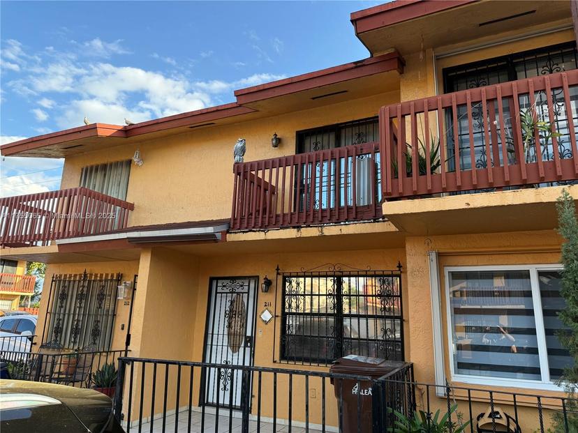 Picture of 2211 W 52Nd St # 211, Hialeah FL 33016