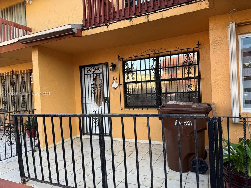 Picture of 2211 W 52Nd St # 211, Hialeah FL 33016