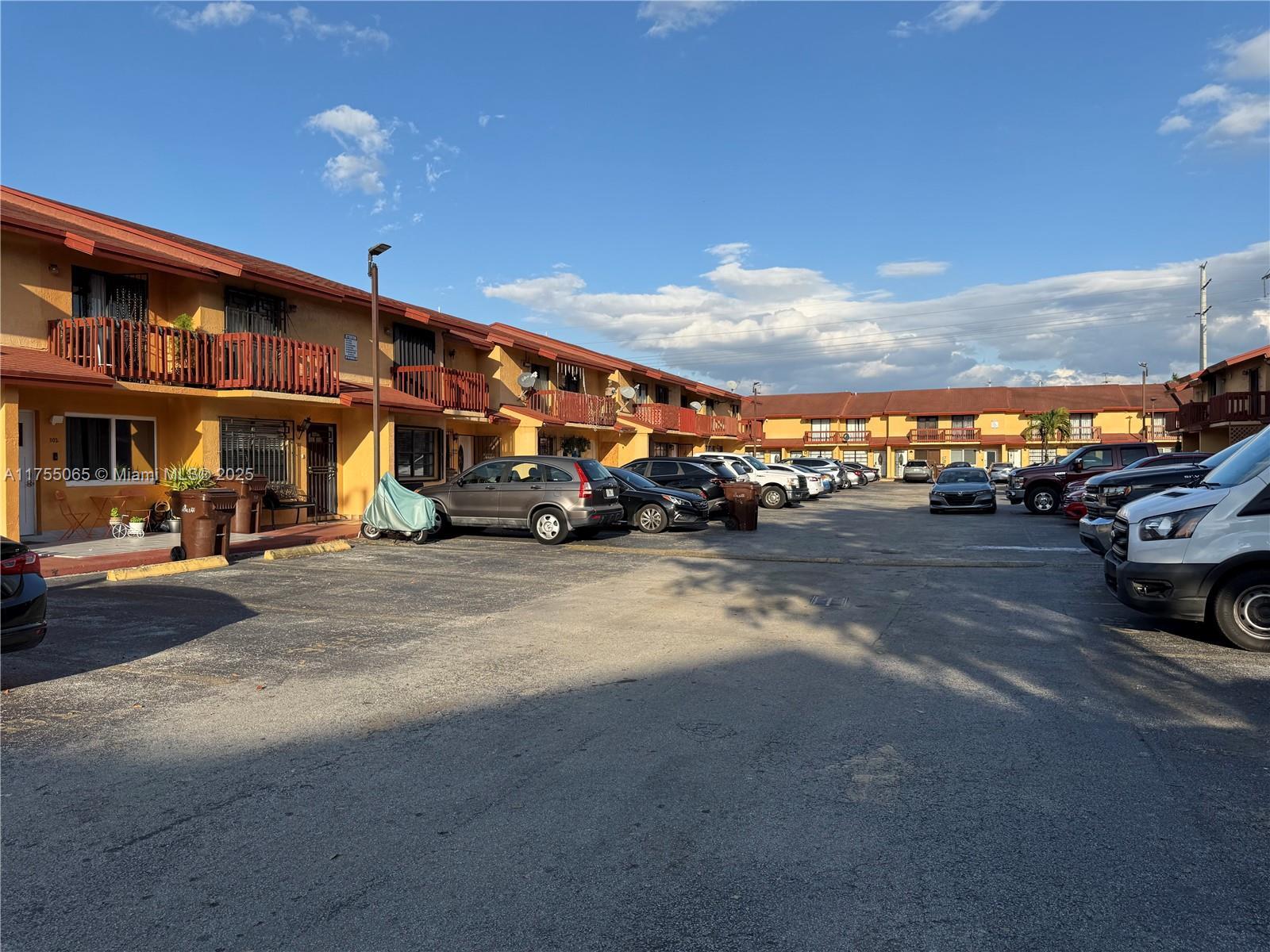 Picture of 2211 W 52Nd St # 211, Hialeah, FL 33016