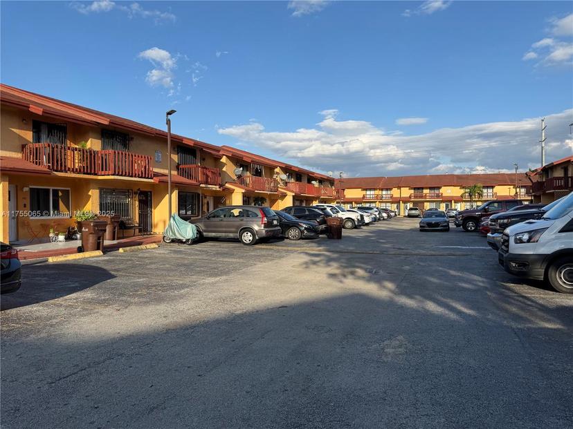 Picture of 2211 W 52Nd St # 211, Hialeah FL 33016