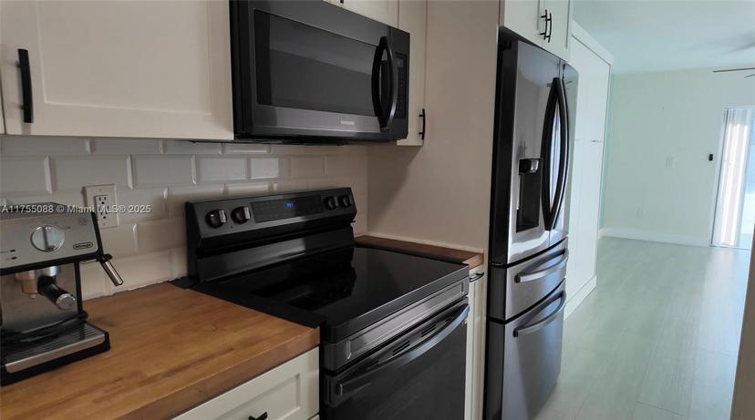 Picture of 120 Royal Palm Rd # 107, Hialeah Gardens FL 33016