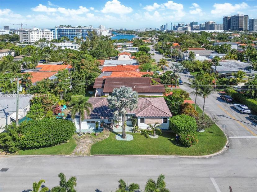 Picture of 801 92Nd St, Surfside FL 33154