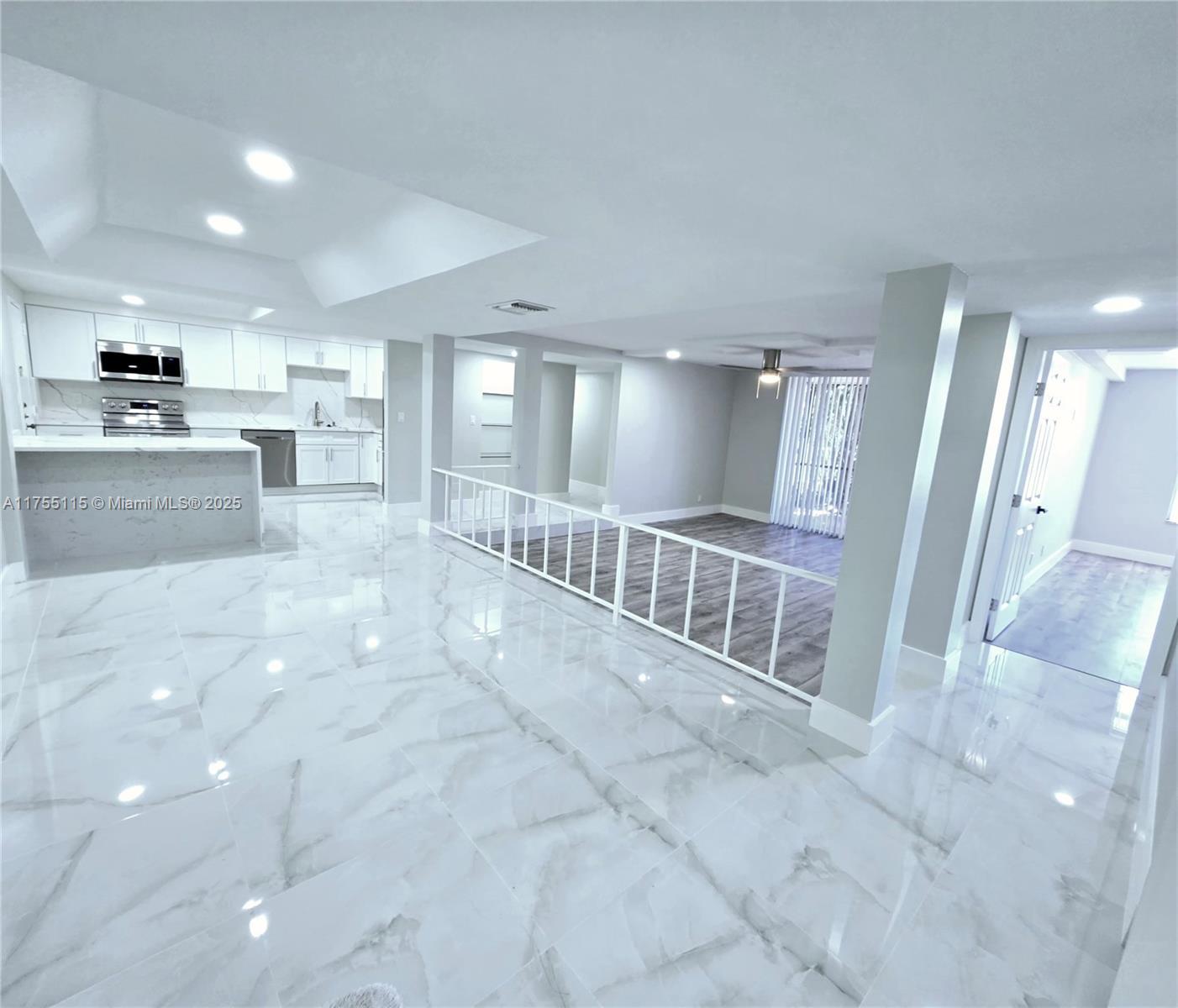 Picture of 3710 N Inverrary Dr # 1P, Lauderhill, FL 33319