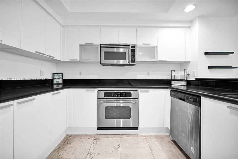 Picture of 15051 Royal Oaks Ln # 1605, North Miami FL 33181