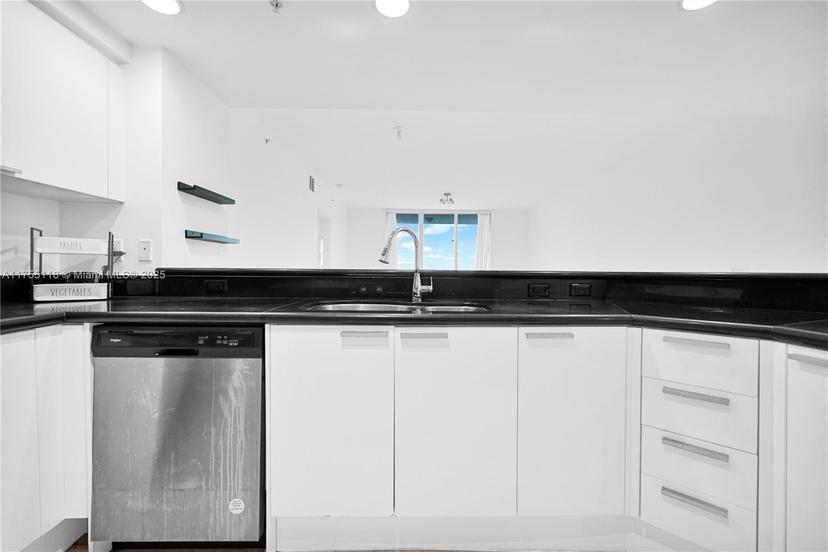 Picture of 15051 Royal Oaks Ln # 1605, North Miami FL 33181