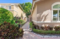 Picture of 4651 NW 94Th Ct, Doral, FL 33178
