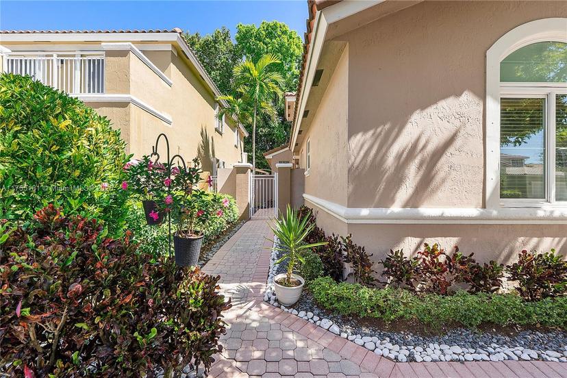Picture of 4651 NW 94Th Ct, Doral FL 33178