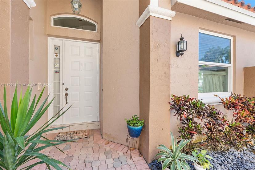 Picture of 4651 NW 94Th Ct, Doral FL 33178