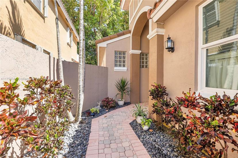 Picture of 4651 NW 94Th Ct, Doral FL 33178