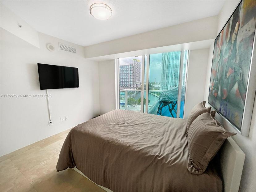 Picture of 41 SE 5Th St # 916, Miami FL 33131