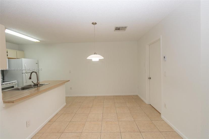 Picture of 18328 NW 68Th Ave # P, Hialeah FL 33015