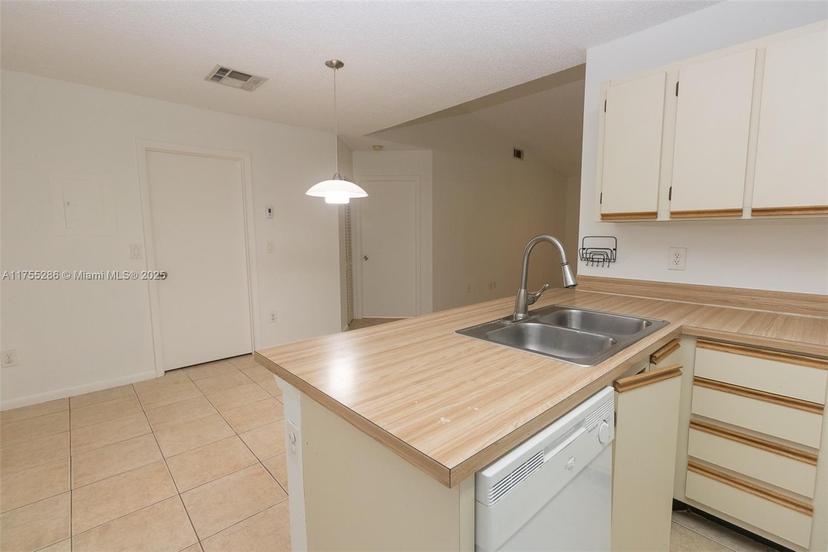 Picture of 18328 NW 68Th Ave # P, Hialeah FL 33015
