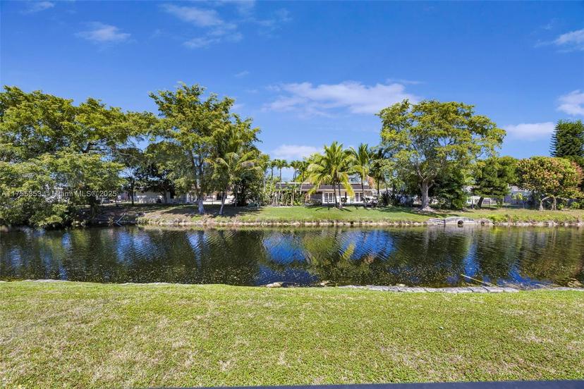 Picture of 847 W Plantation Cir, Plantation FL 33324