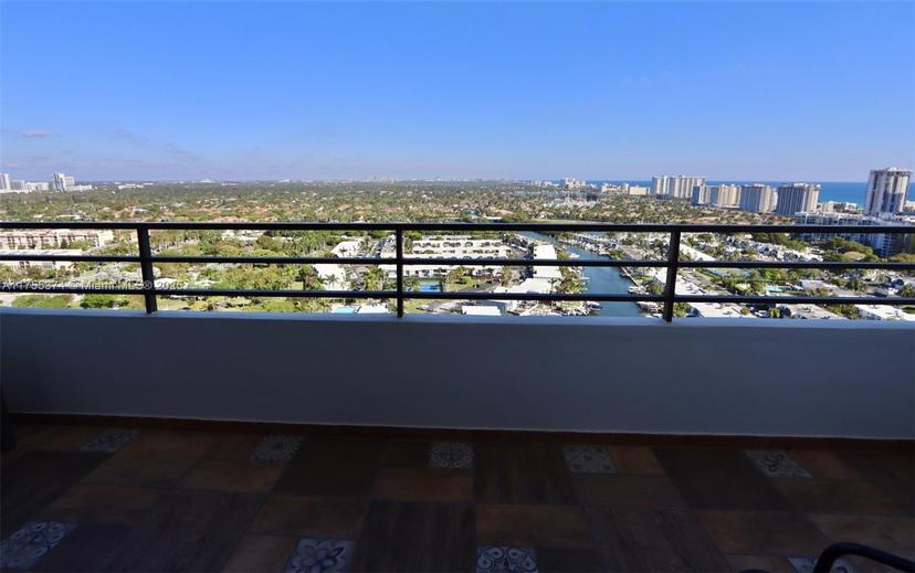 Picture of 2500 Parkview Dr # 2407, Hallandale Beach FL 33009