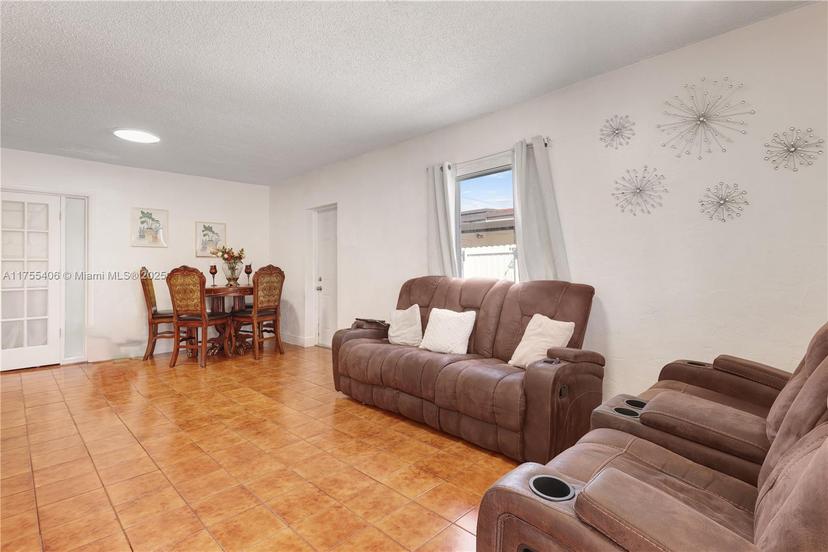 Picture of 3880 E 10Th Ave, Hialeah FL 33013