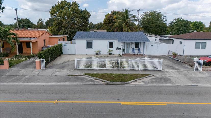 Picture of 3880 E 10Th Ave, Hialeah FL 33013
