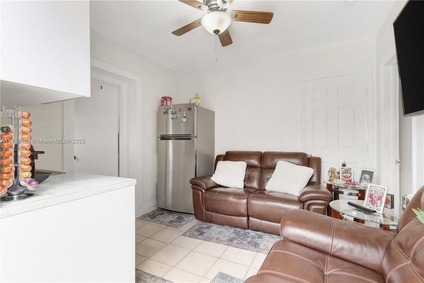 Picture of 3880 E 10Th Ave, Hialeah FL 33013