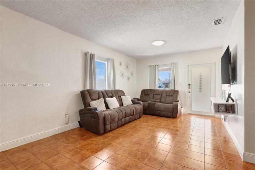 Picture of 3880 E 10Th Ave, Hialeah FL 33013