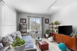 Picture of 1308 Drexel Ave # 312, Miami Beach, FL 33139
