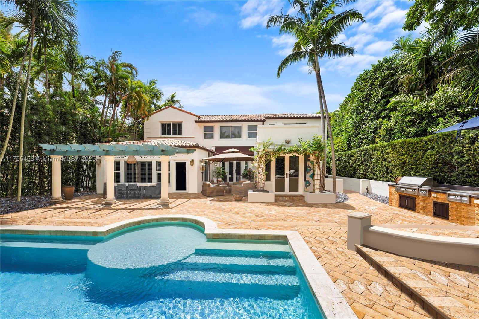 Picture of 5621 Alton Rd, Miami Beach, FL 33140