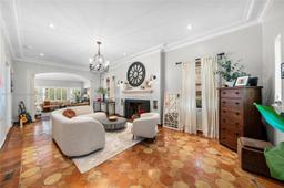 Picture of 5621 Alton Rd, Miami Beach, FL 33140