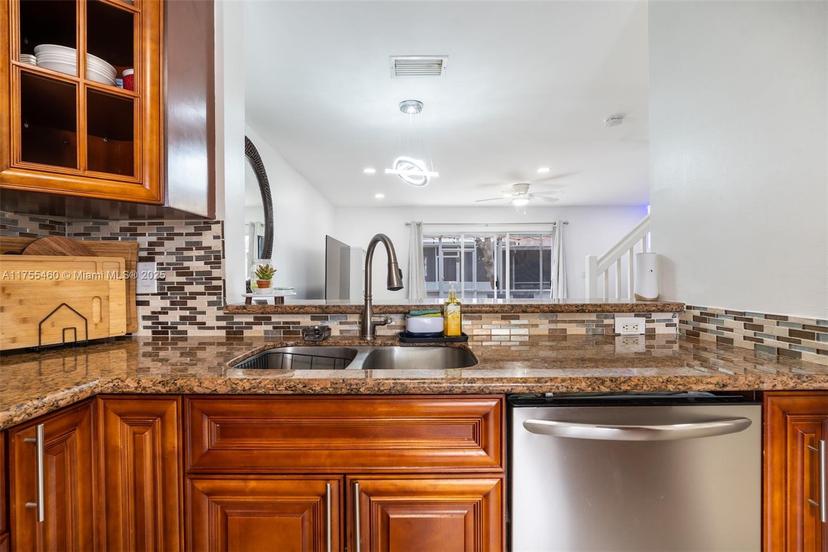 Picture of 837 NW 208Th Dr, Pembroke Pines FL 33029
