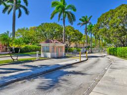 Picture of 812 NW 208Th Cir # 812, Pembroke Pines, FL 33029