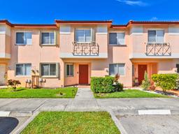 Picture of 812 NW 208Th Cir # 812, Pembroke Pines, FL 33029