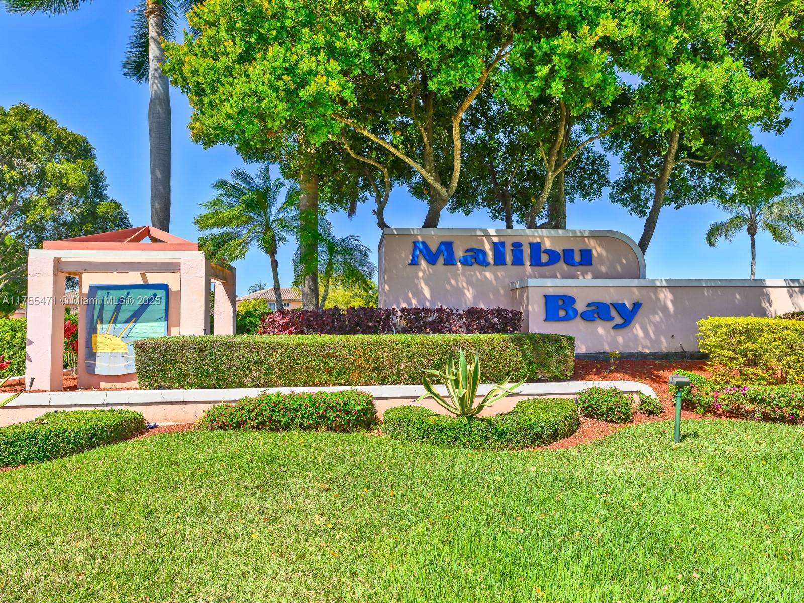 Picture of 812 NW 208Th Cir # 812, Pembroke Pines, FL 33029