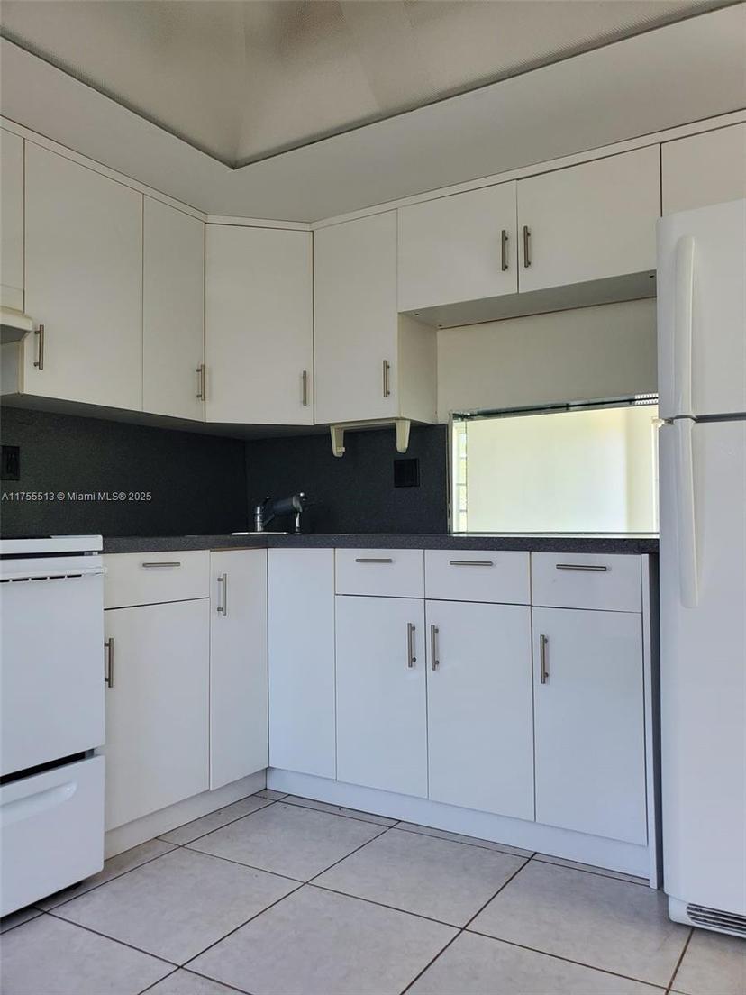 Picture of 851 NE 14Th Ave # 414, Hallandale Beach FL 33009