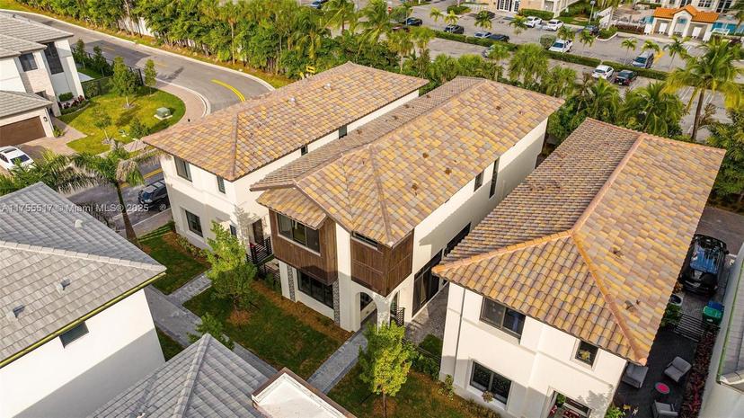Picture of 4482 NW 80Th Ave, Doral FL 33166
