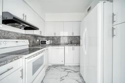 Picture of 7441 Wayne Ave # 2L, Miami Beach, FL 33141