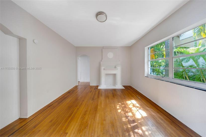 Picture of 1551 Meridian Ave # 102, Miami Beach FL 33139