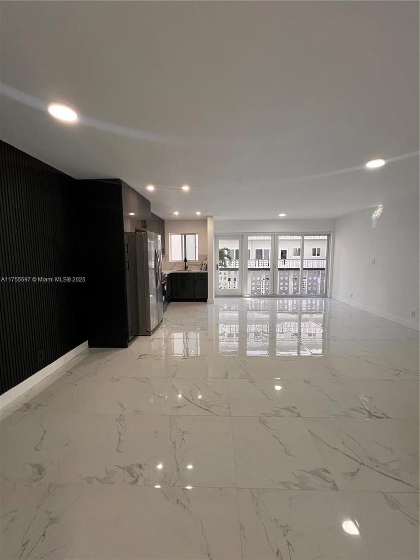 Picture of 1818 Rodman St # 2D, Hollywood FL 33020