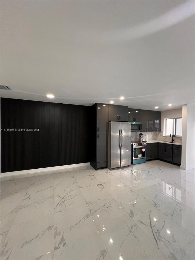 Picture of 1818 Rodman St # 2D, Hollywood FL 33020