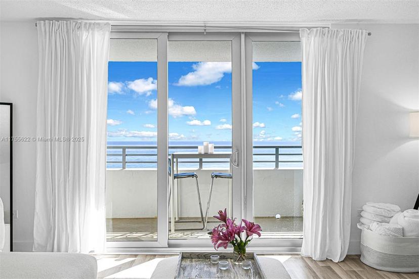Picture of 5555 Collins Ave # 10M, Miami Beach FL 33140