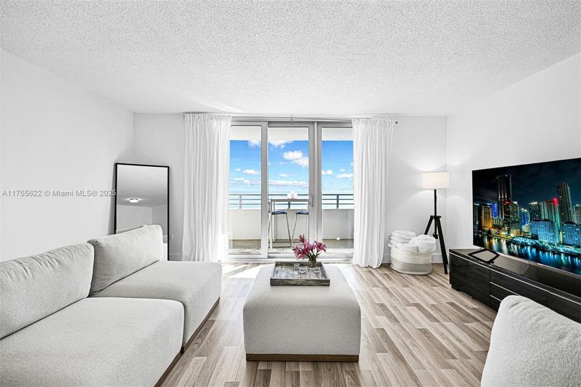 Picture of 5555 Collins Ave # 10M, Miami Beach FL 33140