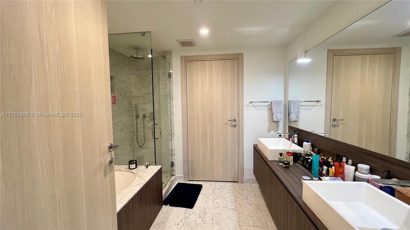 Picture of 1000 Brickell Plz # 4814, Miami FL 33131