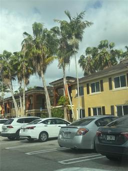 Picture of 940 NE 33Rd Ter # 103, Homestead, FL 33033