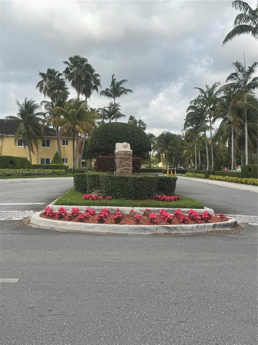 Picture of 940 NE 33Rd Ter # 103, Homestead, FL 33033