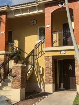 Picture of 940 NE 33Rd Ter # 103, Homestead, FL 33033