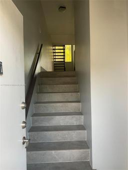 Picture of 425 W Park Dr # 12, Miami, FL 33172