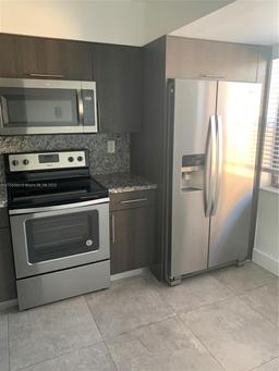 Picture of 425 W Park Dr # 12, Miami, FL 33172