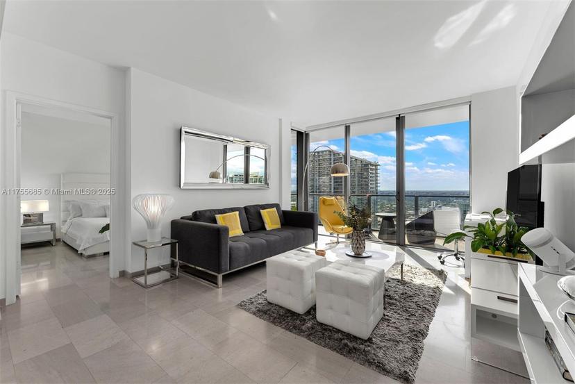 Picture of 68 SE 6Th St # 3506, Miami FL 33131