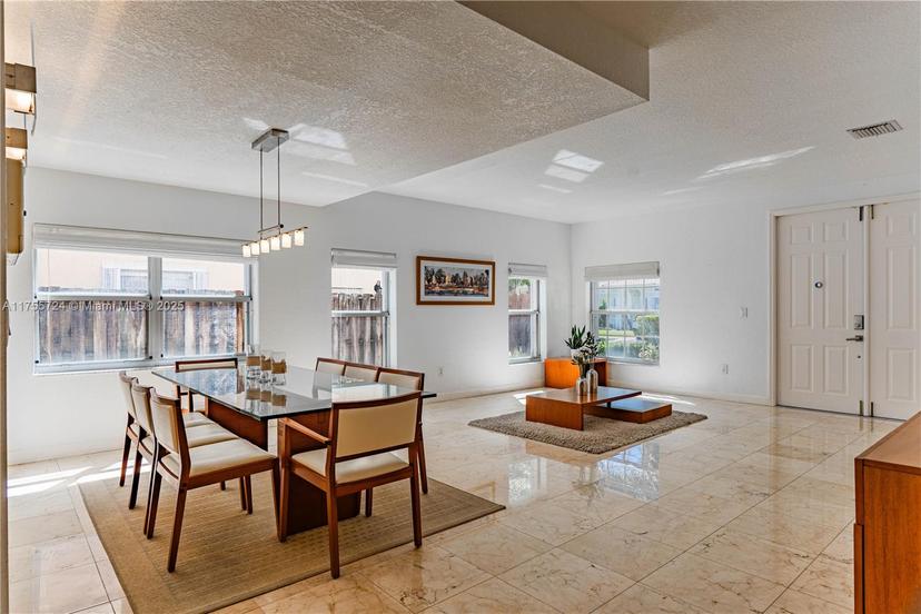 Picture of 11271 NW 61St St, Doral FL 33178